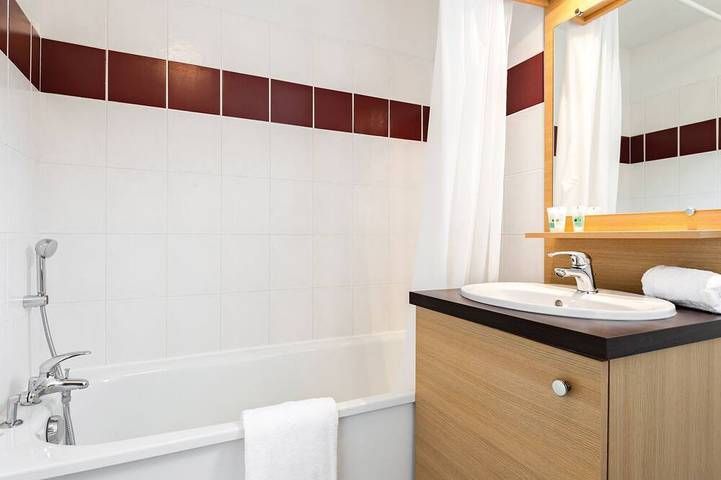 Location de vacances pour 6 personnes, avec Terrasse ainsi que Jardin et Piscine à Cajarc - 4