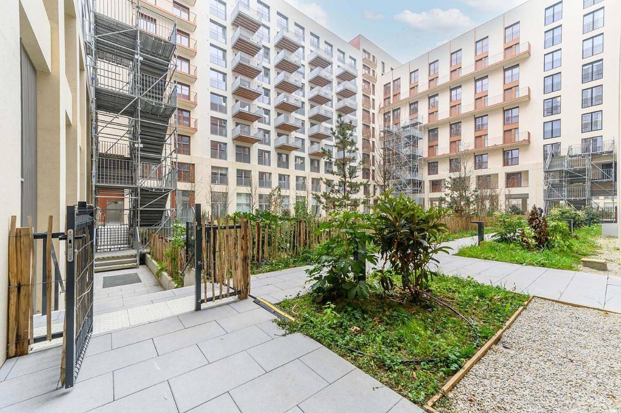 One-Bedroom Apartment in Saint-Denis, Seine-Saint-Denis