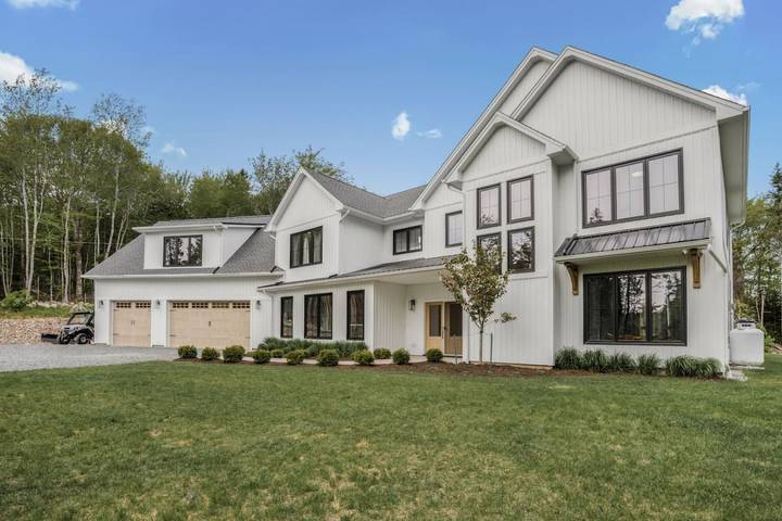 Holiday rental for 10 people, with balcony and garden as well as pool in Nova Scotia