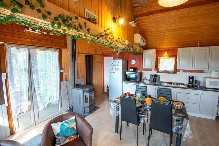 Location de vacances pour 4 personnes, avec terrasse et jardin à Antrenas - 2