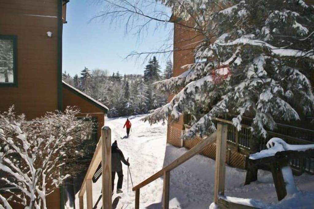 Ganze Wohnung, Powderidge 60: Slope Side, Fireplace, Spacious Deck in Snowshoe, Greenbrier River