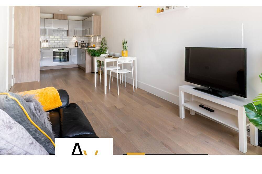 Entire apartment, Centrally Located 1-Bed Apt for Business & Fun in Milton Keynes, South East England