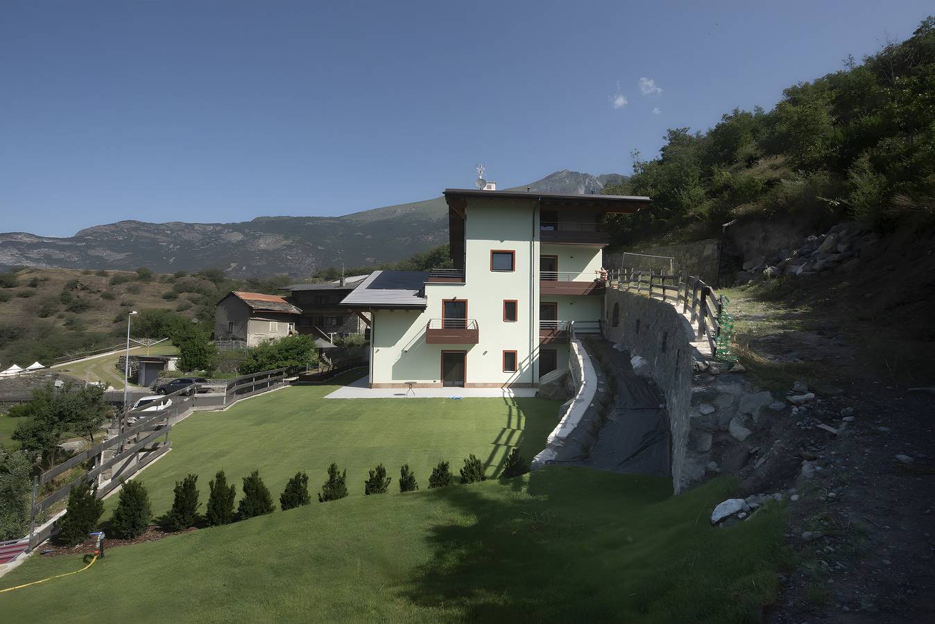 Ganze Wohnung, Appartamenti Suly 5 – Moderne Ferienwohnung mit Panoramablick in Saint-Vincent in Cillian, Comune di Saint-Vincent