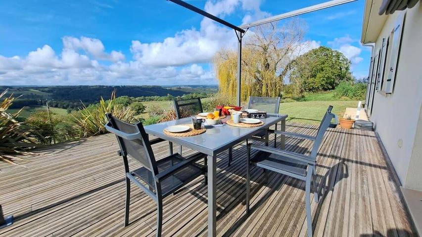 Location de vacances pour 6 personnes, avec jardin et vue à Carves