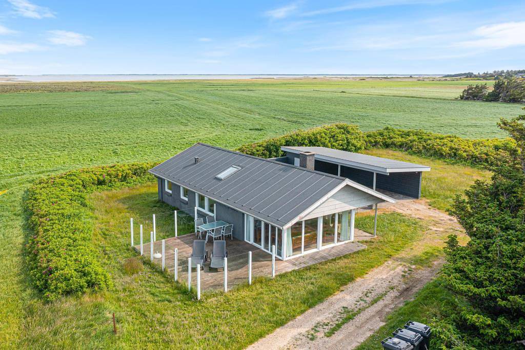 Schönes Ferienhaus mit Holzofen und Wintergarten in Fjand in Fjand, Nissum Fjord