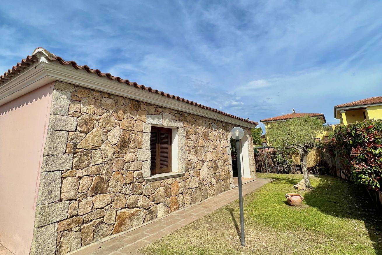 Appartamento intero, Molly's Garden House, trilocale con A.C e Wifi, a soli 1200 mt dalla spiaggia "La Cinta" in San Teodoro, Olbia-Tempio