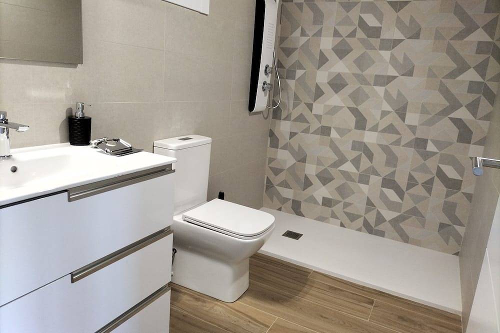 Entire apartment, Spacious apartment with hydromassage in the 2 bathrooms. 7 minutes from the beaches! in Marín, Rías Baixas