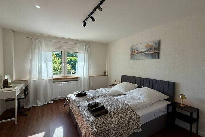 Ganze Wohnung, Napa Night | Helle 3-Zimmer-Wohnung, 8 Gäste, Balkon, nahe Messe & Europapark in Offenburg, Mittlerer Schwarzwald