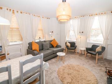 Log Cabin for 4 People in Buxton, Peak District, Photo 3