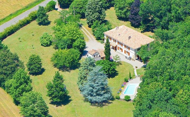 Location de vacances pour 2 personnes, avec vue ainsi que jardin et piscine à Monclar-de-Quercy - 3