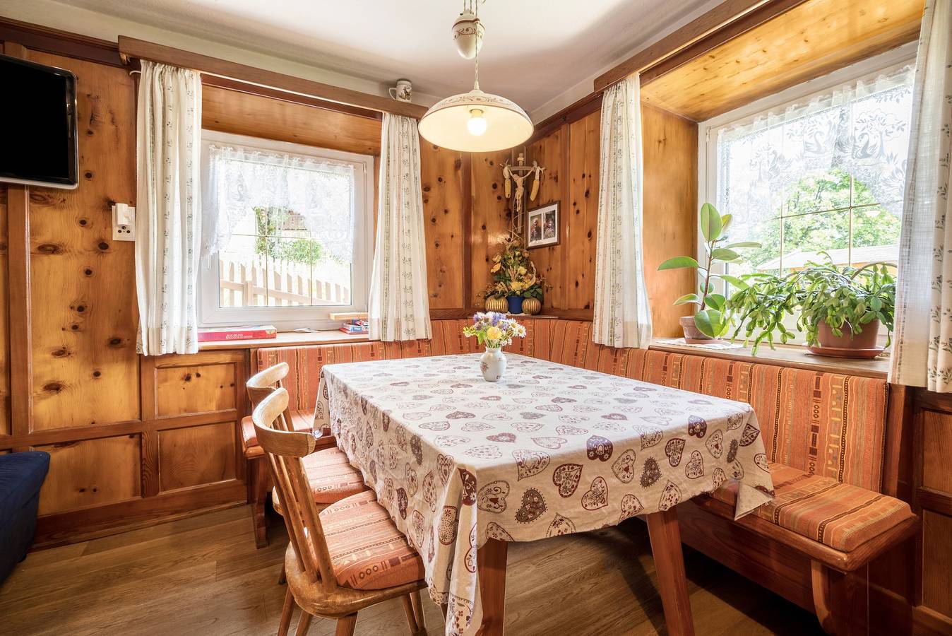Entire apartment, Apartment "Haus Adler" with Mountain View, Wi-Fi, Garden and Balcony in Meransen, Mühlbach