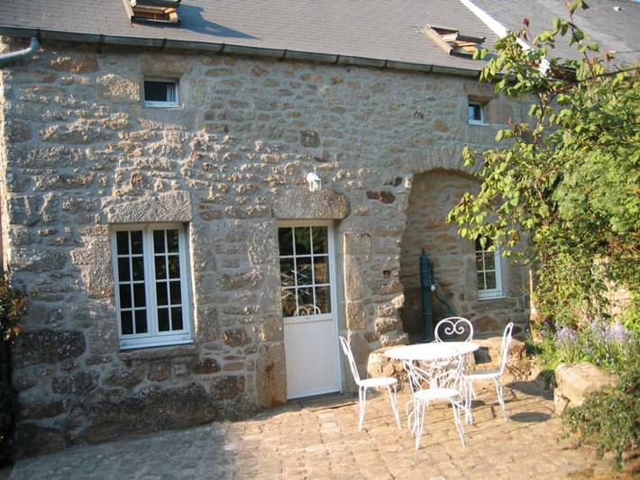 Gîte pour 5 personnes, avec jardin à Théville