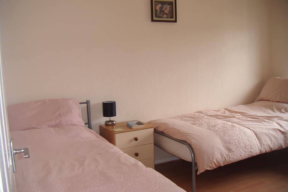 Lynbrook Holiday Rental bungalow - sleeps up to 6 people in Frinton on Sea, Frinton and Walton
