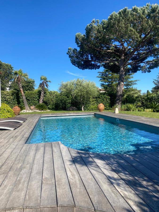 Maison d’hôte pour 2 personnes, avec Terrasse et Jardin ainsi que Piscine et Vue à Grimaud