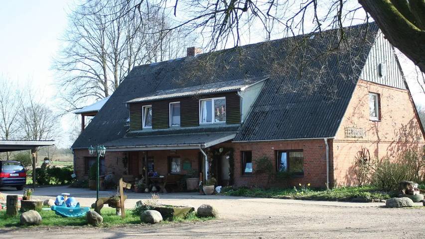 Ferienwohnung für 4 Personen, mit Terrasse und Garten sowie Sauna, mit Haustier in Naturpark Westensee