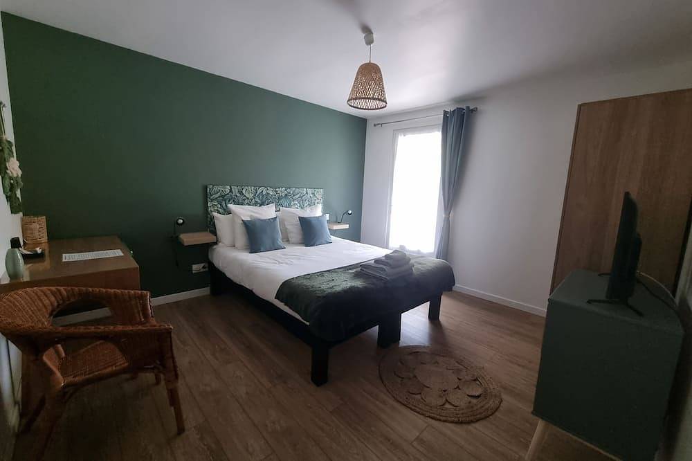 Ground floor Villa with swimming pool + petanque area - 2 bedrooms with en-suite bathrooms in Beaumes-de-Venise, Vaucluse