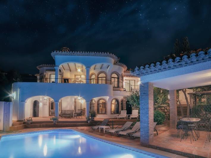 Apartamento para 8 personas, con Balcón/Terraza y Vistas al mar además de Jardín y Piscina en Salobreña