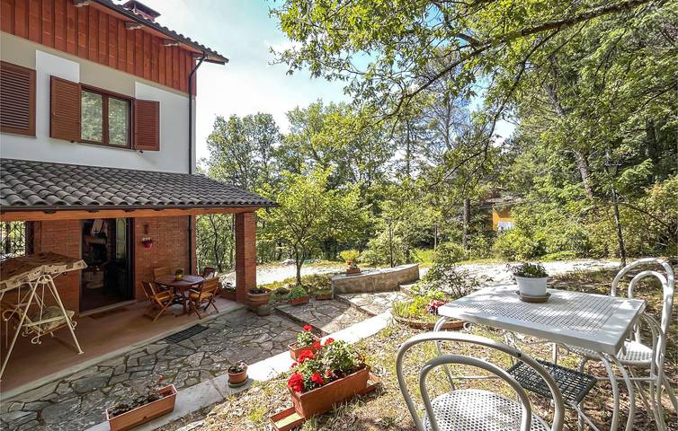Accogliente appartamento di 200 m² con Wi-Fi, aria condizionata, parcheggio e angolo relax in giardino in Scheggia, Anghiari