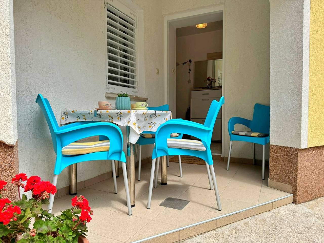 Apartamento entero, Apartment Car - 95 m from the sea, private terrace, parking, Bbq in Silo (Krk), Krk (isla)