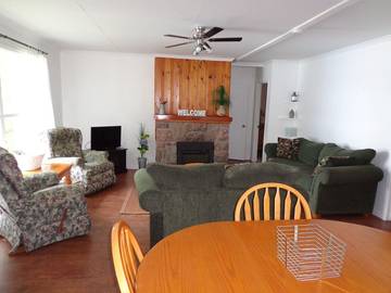 Cottage for 6 Guests in Gravenhurst, Muskoka, Picture 1
