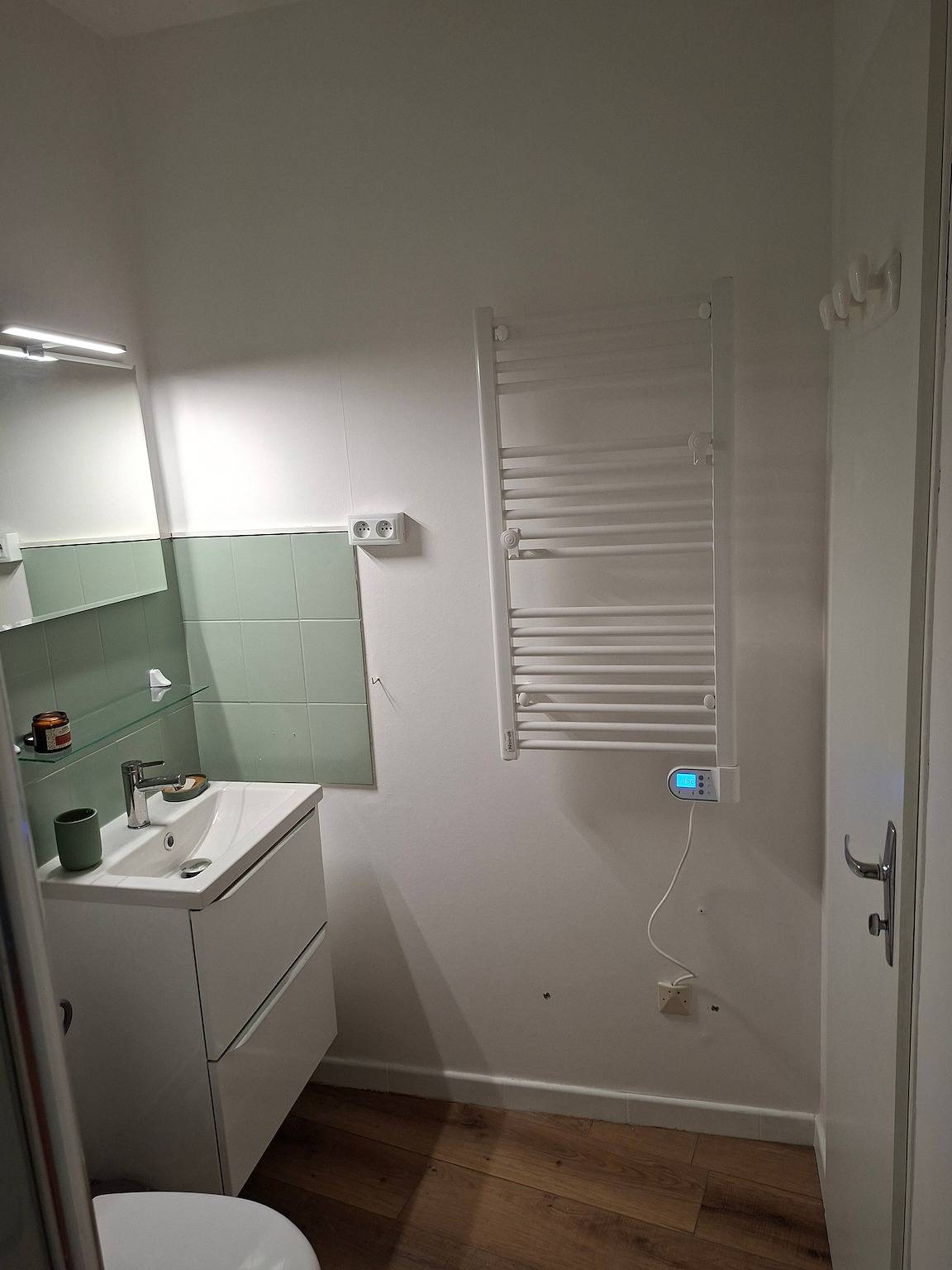 Entire apartment, "Entre Gare et Jardin" Apartment with Wi-Fi in Nantes, Nantes region