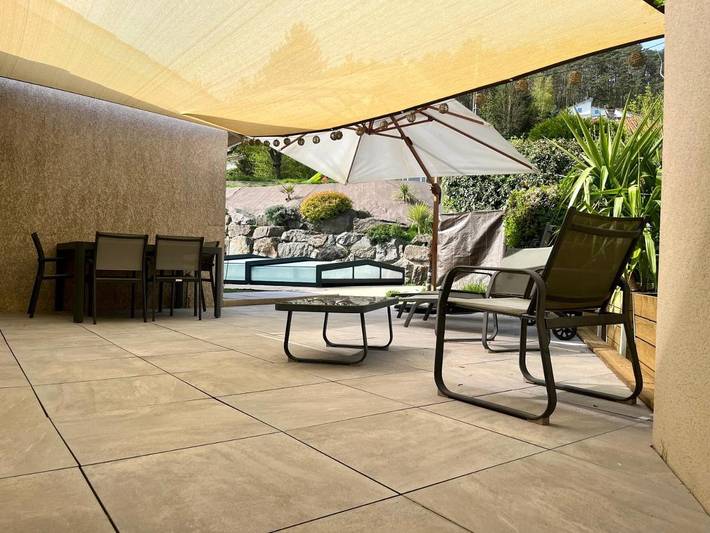 Gîte pour 2 personnes, avec terrasse ainsi que piscine et vue à Aurec-sur-Loire - 3