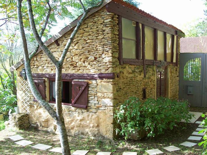 Gîte pour 2 personnes, avec jardin et piscine