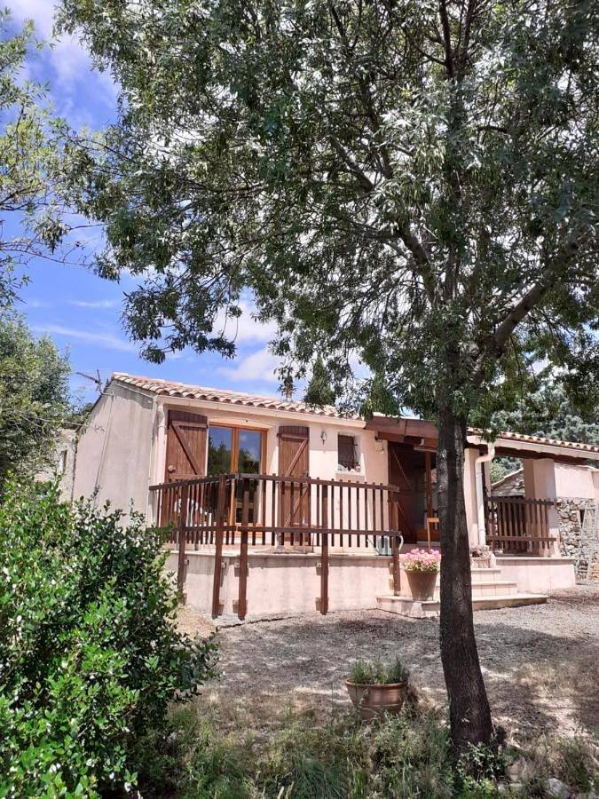 Location de vacances pour 3 personnes, avec Balcon et Terrasse ainsi que Jardin et Piscine à Saint-Jean-de-Minervois