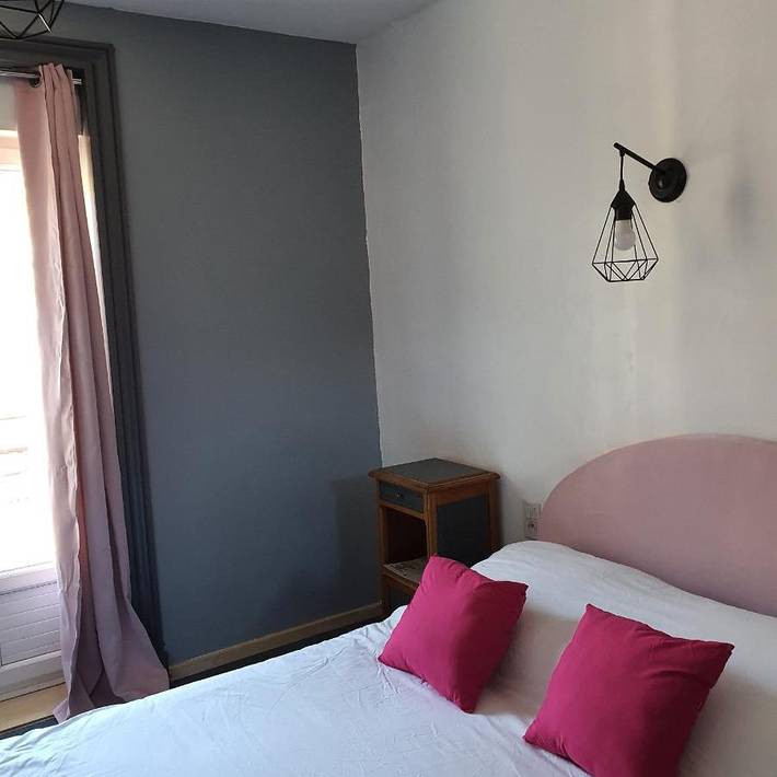 Hôtel pour 5 personnes, avec terrasse et jardin ainsi que sauna et jacuzzi à Cheylade - 4