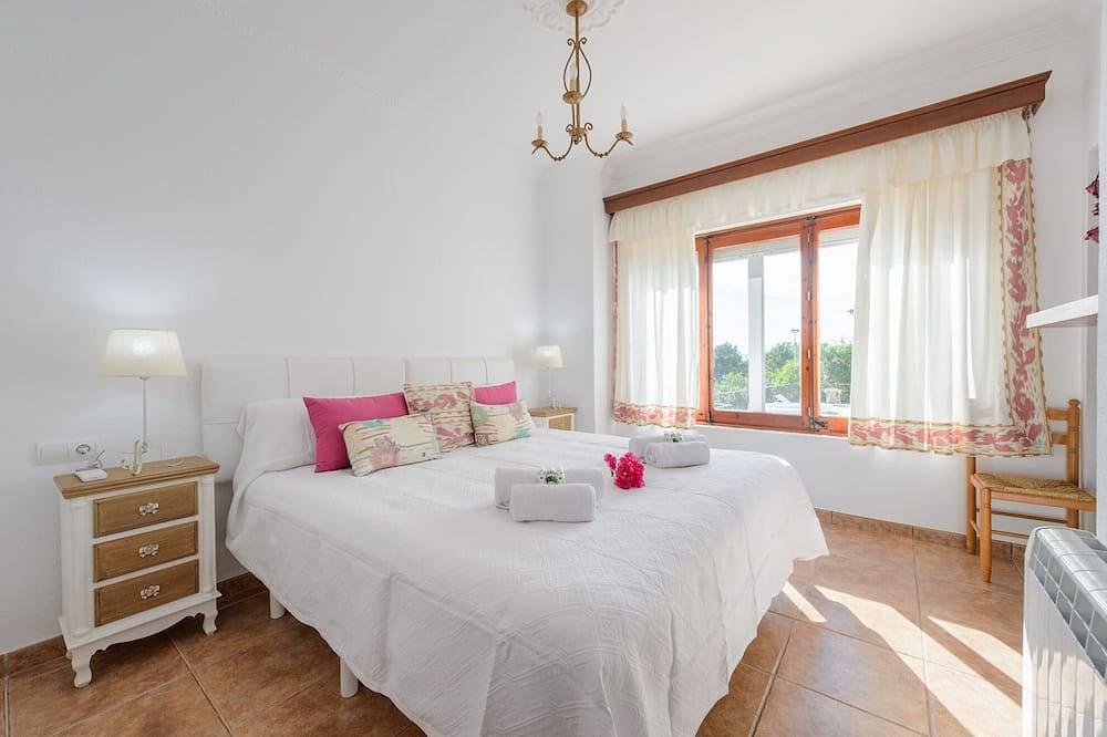 Can Pep, large Ibizan villa with private pool and Bbq. in Ibiza (Municipality), South Ibiza