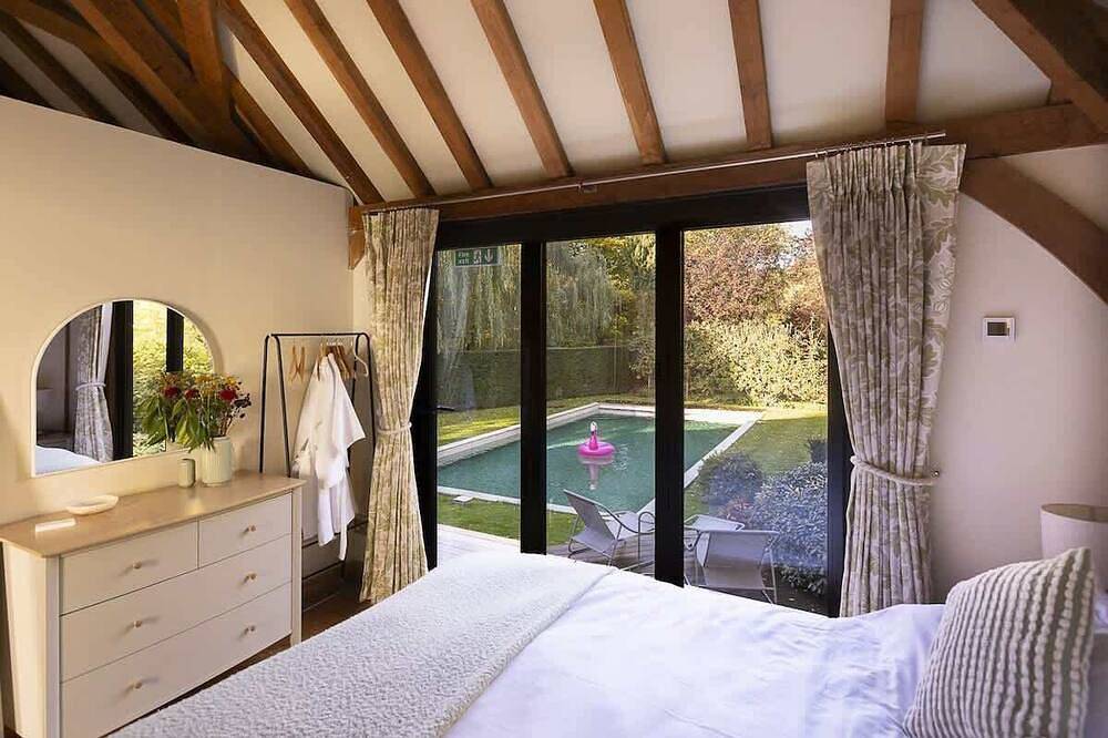 Pool House at Mill Cottage in Goring, North Wessex Downs