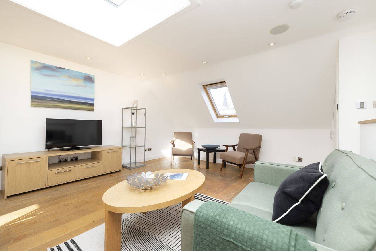 Entire apartment, Splendid Flat near Edinburgh Castle in Edinburgh, Edinburgh and Lothian