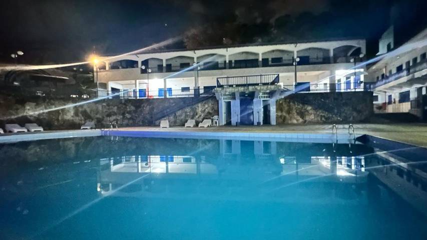 Casas e apartamentos de temporada para 3 pessoas, com vista e piscina e ainda balcão em Amparo