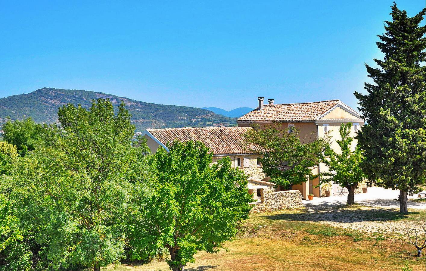 Luxuriöses Appartement: Atemberaubende Aussicht, Pool & Parkplatz in Saint-Sauveur-de-Cruzières, Cevennen