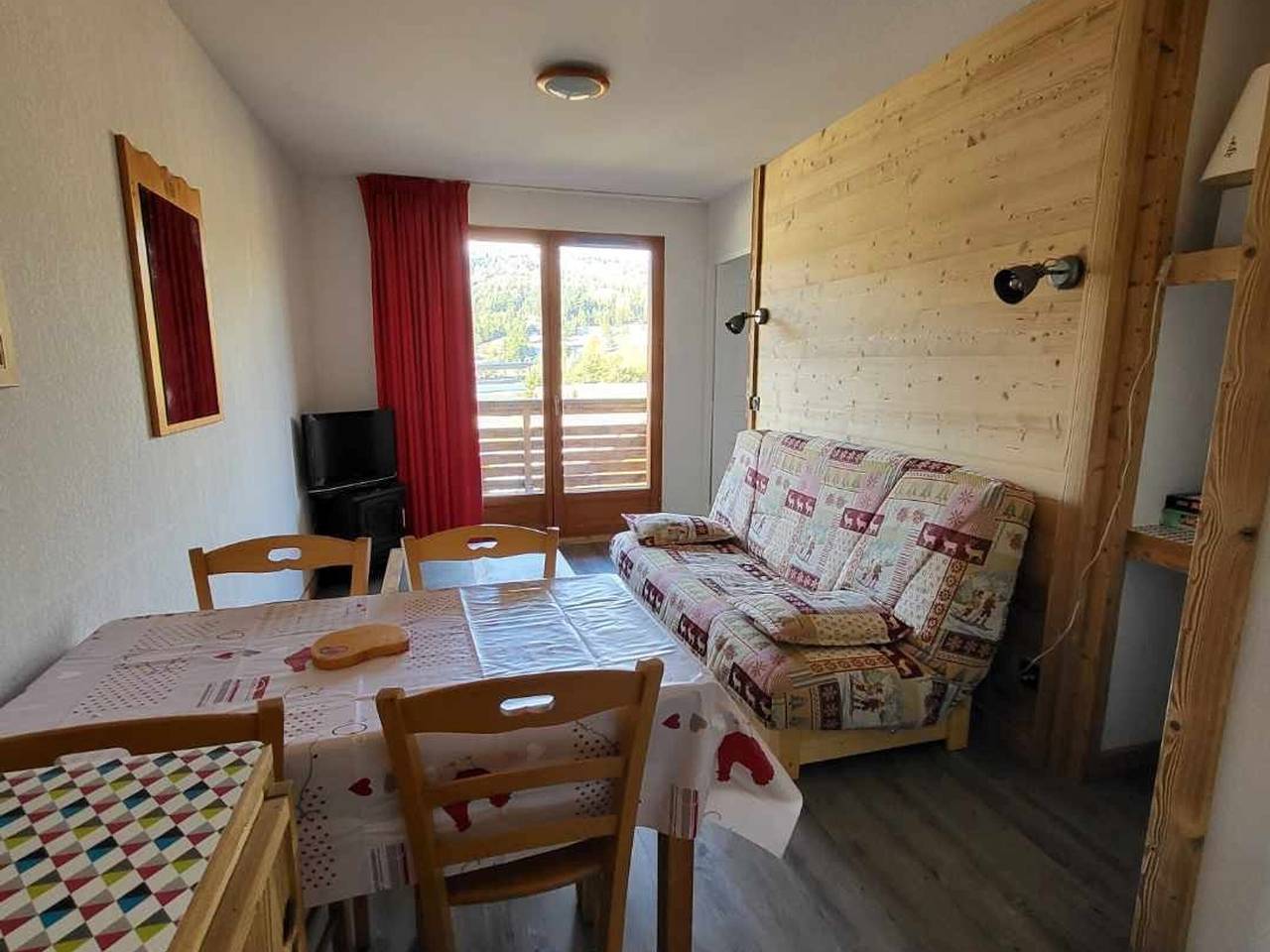 Ganze Wohnung, Residenz Hameau du Puy, gemütliche 2-Zimmer-Wohnung für 4 Personen mit Pool, nahe den Pisten in Saint-Étienne-en-Dévoluy, Le Dévoluy