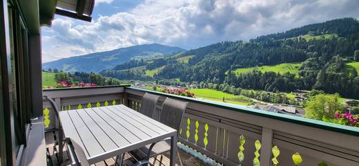 Ferienwohnung für 5 Personen, mit Terrasse und Garten sowie Ausblick in Schladming