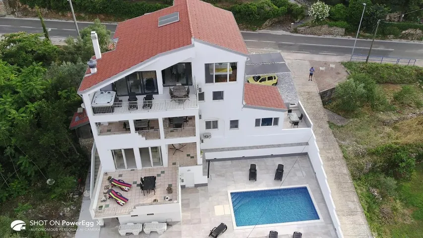 Appartement de vacances pour 4 personnes, avec piscine ainsi que jardin et vue - 1