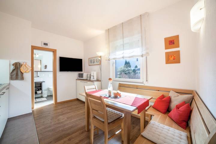 Apartamento inteiro, Apartamento "Schnitzer - Hagebutte" com vista para a montanha, Wi-Fi, varanda e jardim in Rabland, Parcines
