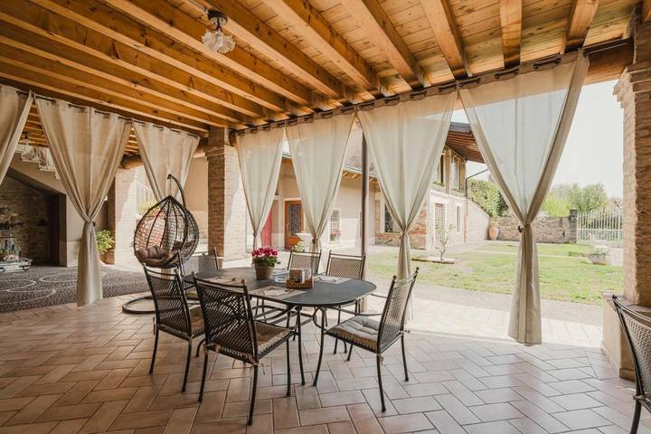 Agriturismo per 3 persone, con balcone e giardino nonché panorama a Lonato del Garda