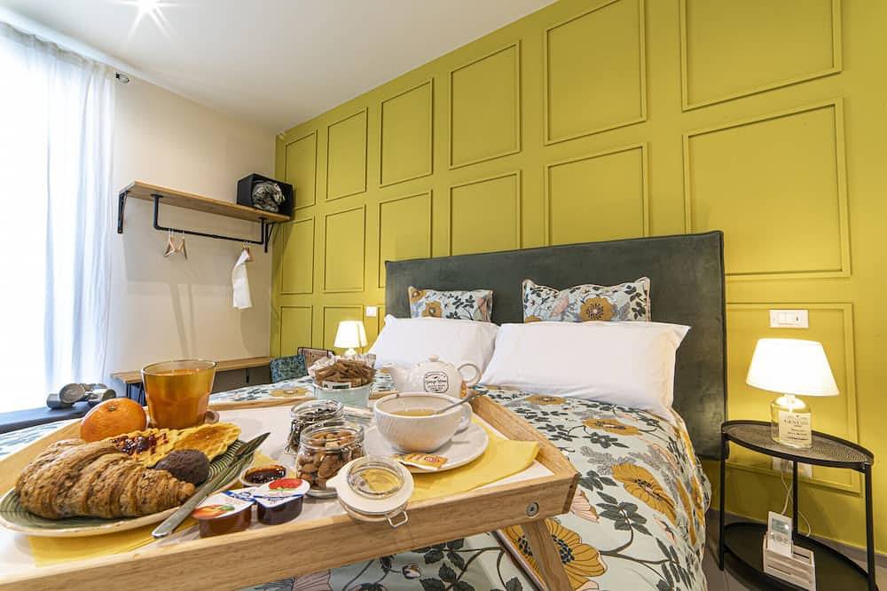 Stay with Comfort Double room with en suite bathroom and balcony. in Pescara, Adriatic Coast Abruzzo
