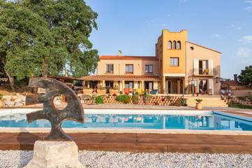 Chambre d’hôte pour 2 personnes, avec piscine et terrasse ainsi que jardin et vue à OMS (homonymie)