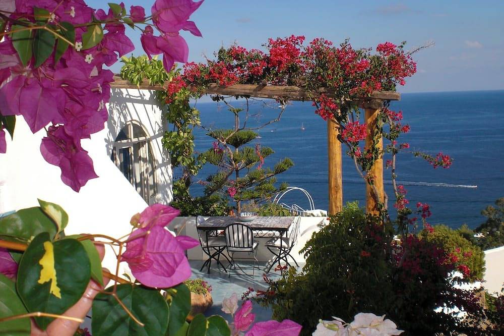 Beach House for 6 People in Aeolian Islands, Panarea