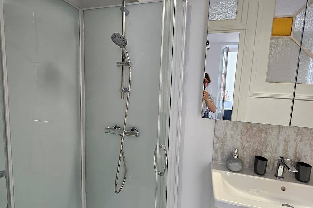 Entire apartment, 60m2 apartment, 2 nd floor elevator, 2 rooms, ideal for 2 to 4 people in Vichy, Vichy region