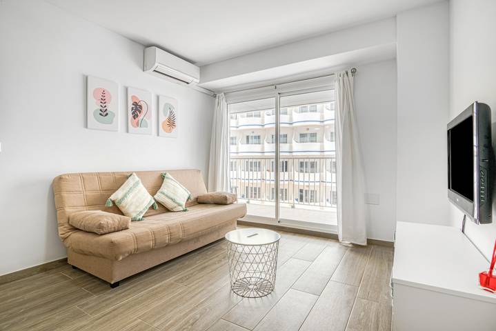 Entire apartment, Apartment 'Bonaire' with Sea View, Shared Pool and Private Terrace in Platja Nord de Gandia (Gandia), Playa de Gandía