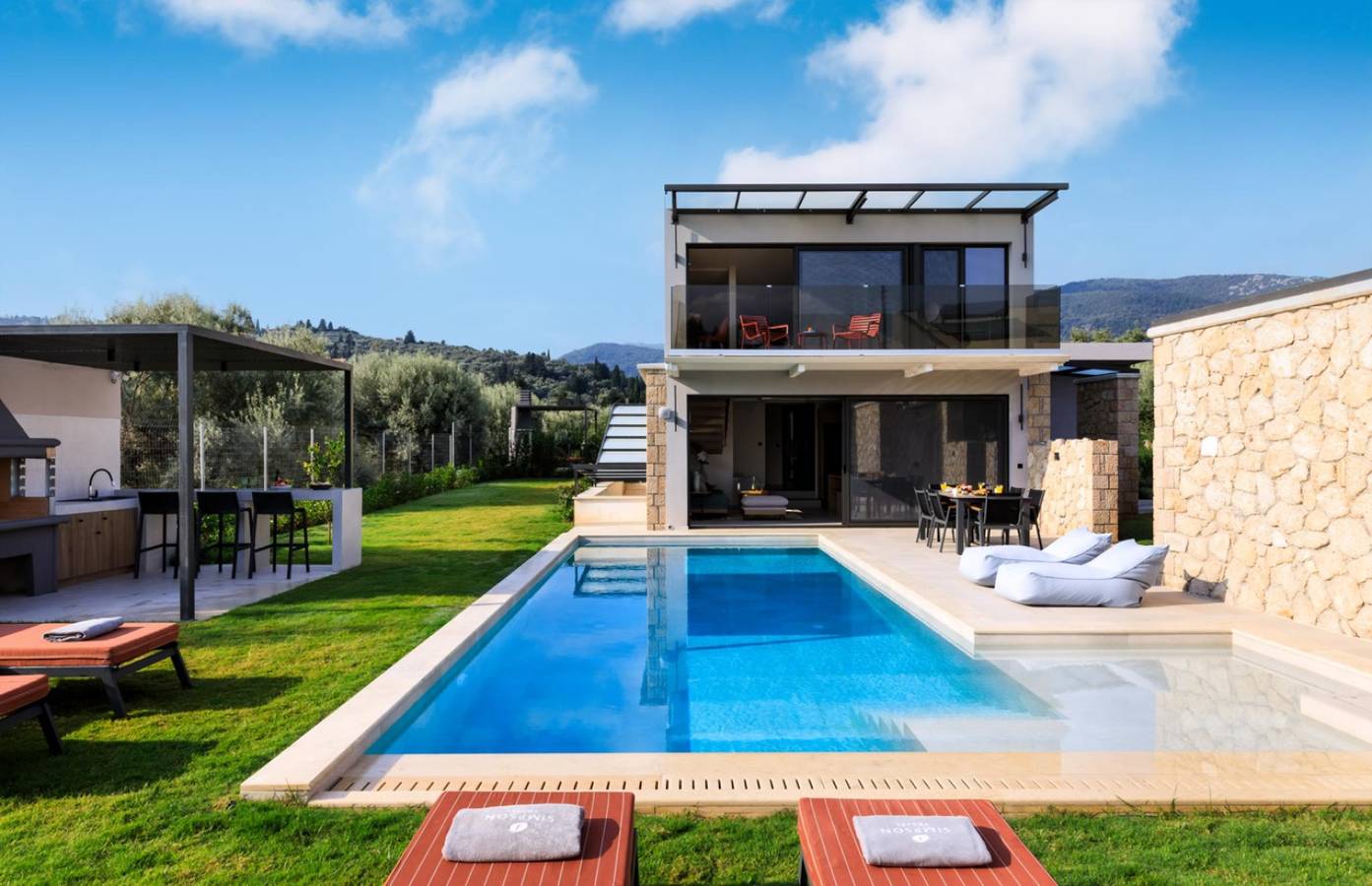 Stylish Contemporary Villa with Gardens and Pool near Beaches and Tavernas in Ligia, Grèce