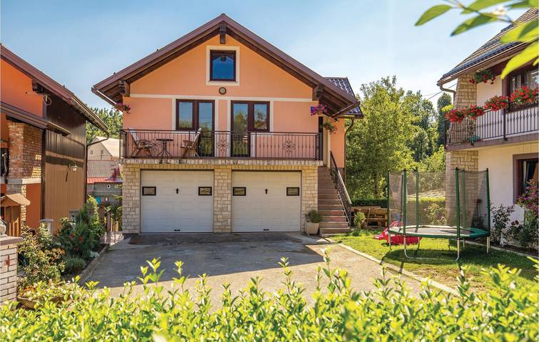 Gemütliches Apartment in Fuzine mit WLAN und Terrasse, nur wenige Schritte vom Stadtzentrum entfernt in Fuzine, Primorje-Gorski Kotar