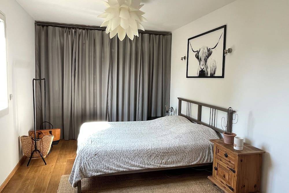House with swimming pool and Clim for 6 people - near Aix en Pce and Marseille. in Velaux, Aix-en-Provence region