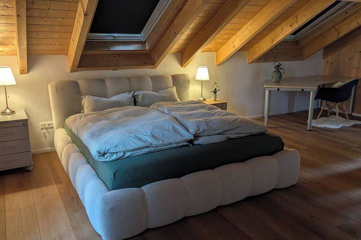 Forest Escape - Gemütliches, modernes, ruhiges Waldhaus mit Dachstudio in Berghülen Region