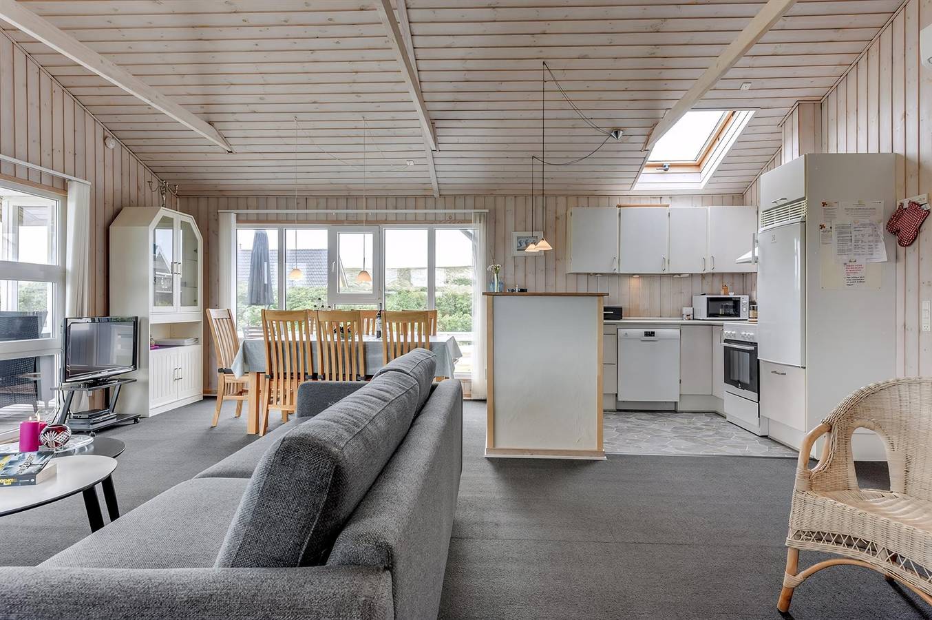 Stunning home in Hvide Sande w/ Wifi, 3 Bedrooms and Sauna in Årgab, Holmsland Klit