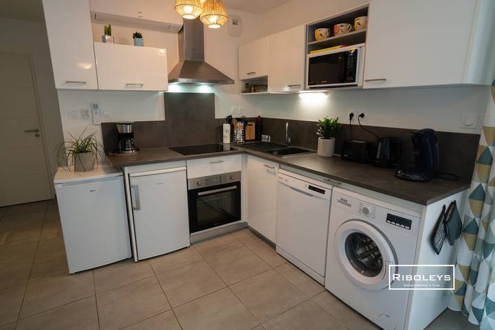 Gîte pour 6 personnes, avec piscine et jardin dans Plage de la Farinette - 4